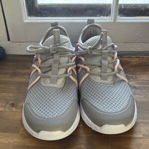 Vionic tennis shoe size 10